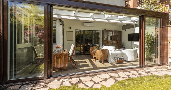 Cara Efektif Menghubungkan Area Outdoor dan Indoor Rumah