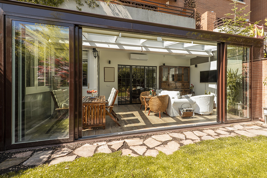 Cara Efektif Menghubungkan Area Outdoor dan Indoor Rumah